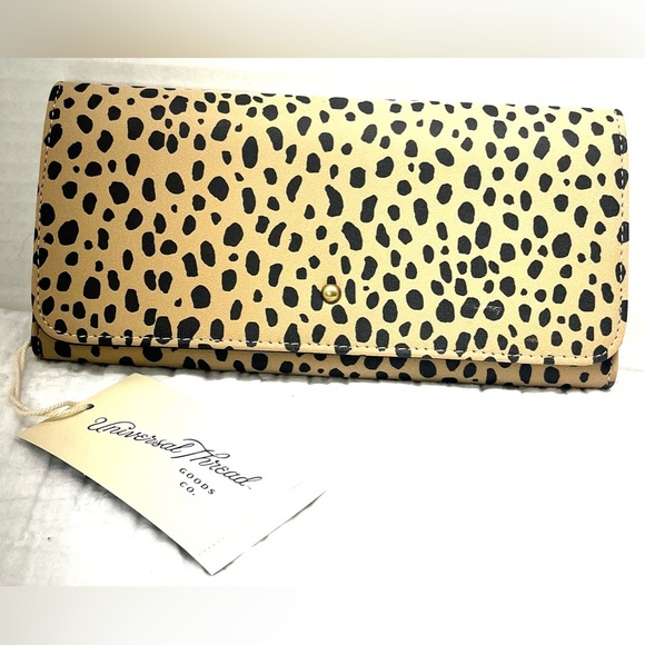 Universal Thread cheetah print Wallet NWT - Picture 10 of 12